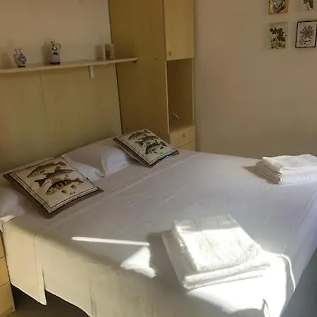 شقة Fronte Mare Con Accesso Privato Al Mare *